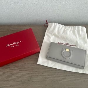 Salvatore Ferragamo Crossbody/Wallet